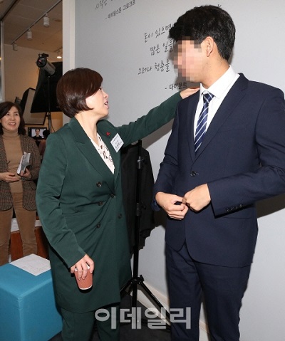 진선미장관 격려.jpg