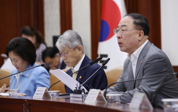 홍남기 60세이상 고용지원금.jpg