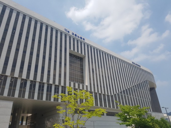 고용노동부 전경.jpg