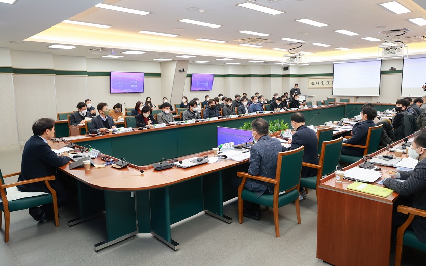 사진_중장기 반도체 전문인력 확보 위한 연구용역 보고회3.jpg