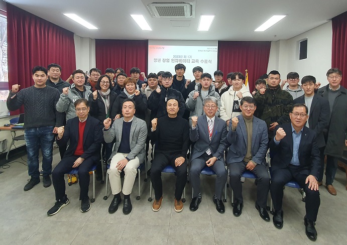 축산연 수료식 사진(단체사진).jpg